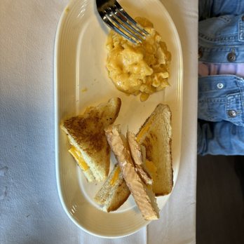 Della J's Delectables - Kids grill cheese and Mac - Southern Near Me - Alexandria, Virginia