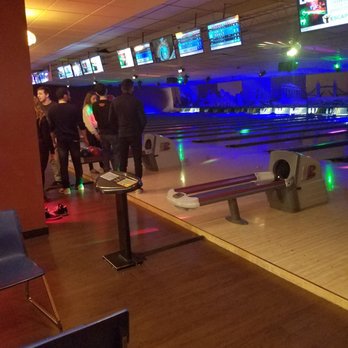 Eats and Crafts - Fun bowling alley - Bars Near Me - Troy, Michigan