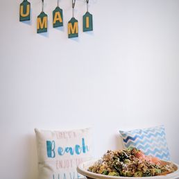 Salmon (avo dressing) poke