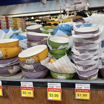 Mega Mart - Lucky cat bowl - International Grocery Near Me - Fremont, California