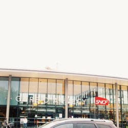 Gare SNCF d'Annecy - La façade de la gare.