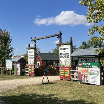 All Seasons Orchard - Entrance - Pumpkin Patches Near Me - Woodstock, Illinois All Seasons Orchard - Entrance - Pumpkin Patches Near Me - Woodstock, Illinois