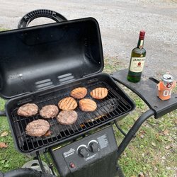 Oneida Pines Resort - Grillin' n chillin'