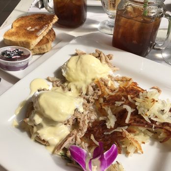 Crown City Inn - The attached bistro has amazing food at reasonable prices. - Hotels Near Me - Coronado, California