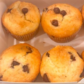 Mar’s Gluten Free Bakery - These are the most delicious GF chocolate chip muffins - Desserts Near Me Mar’s Gluten Free Bakery - These are the most delicious GF chocolate chip muffins - Desserts Near Me