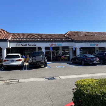JOi Cafe - Outside in big shopping plaza - Vegan Near Me - Westlake Village, California JOi Cafe - Outside in big shopping plaza - Vegan Near Me - Westlake Village, California