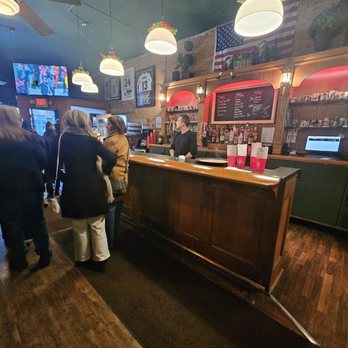 Genitti's Hole-In-the-Wall - Inside bar - Italian Near Me - Northville, Michigan Genitti's Hole-In-the-Wall - Inside bar - Italian Near Me - Northville, Michigan