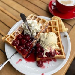 Nohner Mühle - Auusflugscafé Klassiker: Waffeln, Eis & heiße Kirschen