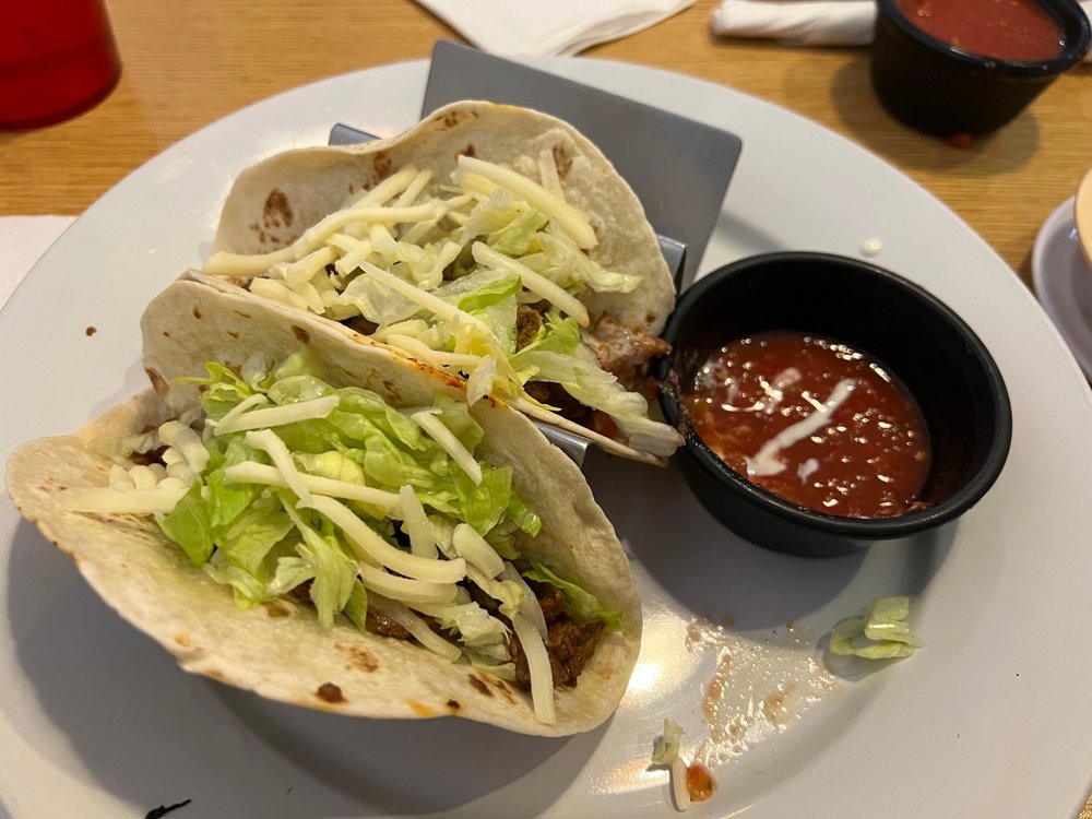 Los Mezquites Mexican Grill Logo