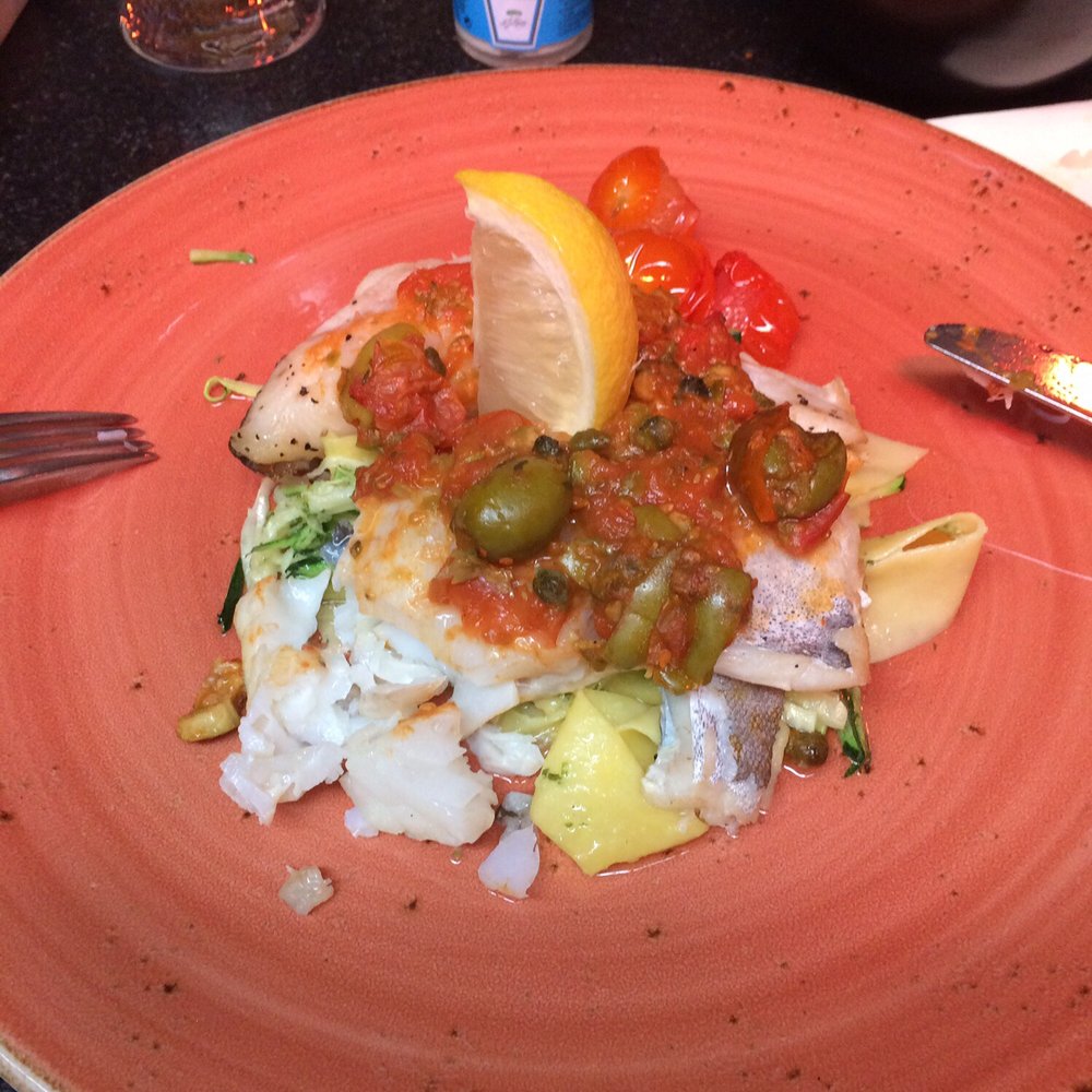 Picasso - Codfish "with pasta" (with pasta is a bit of exaggeration as you can see) which costs 20€. Has bones and is rather tasteless - Spanish Near Me - 's-Hertogenbosch, New Brunswick