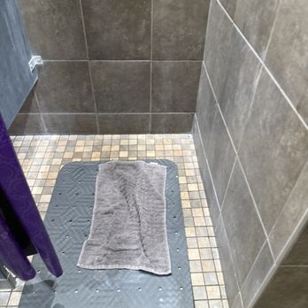 Planet Fitness - Hand towel I stepped on to keep from putting my bare feet on the floor. - Gyms Near Me - Waldorf, Maryland Planet Fitness - Hand towel I stepped on to keep from putting my bare feet on the floor. - Gyms Near Me - Waldorf, Maryland