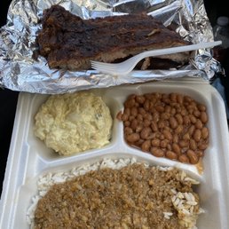Spare Ribs, potato salad, and baked beans! Spare Ribs, potato salad, and baked beans!