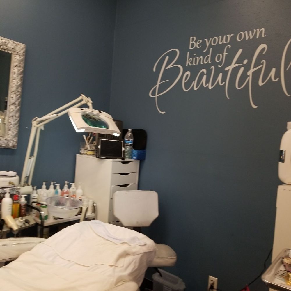 So happy to get the best facial ever!!! The extractions alone are worth it. I highly recommend Scatlett to anyone!!