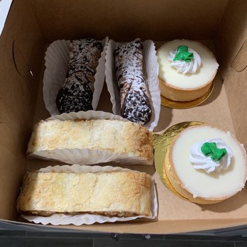 Frida's Cafe & Bakery - Apple Strudel, Key Lime Tarts, Cannolis! - Bakeries Near Me - Largo, Florida Frida's Cafe & Bakery - Apple Strudel, Key Lime Tarts, Cannolis! - Bakeries Near Me - Largo, Florida