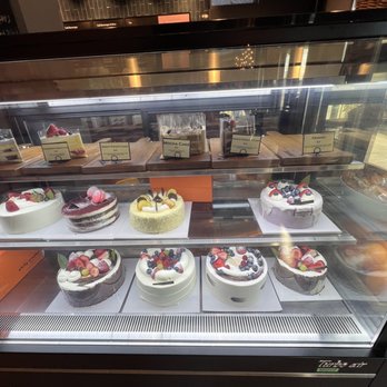 White Windmill Bakery and Cafe - Patisserie/Cake Shop Near Me - Duluth, Georgia