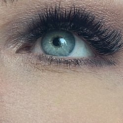 Alicia's Skin & Lash Lounge - Volume Lash set