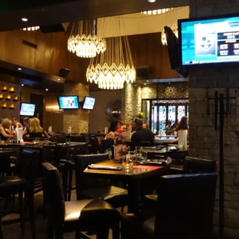 Earls Kitchen + Bar - Cocktail Bars Near Me - Denver, Colorado
