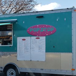 Bend Factory Stores - Food trucks in parking lot as of March 2021