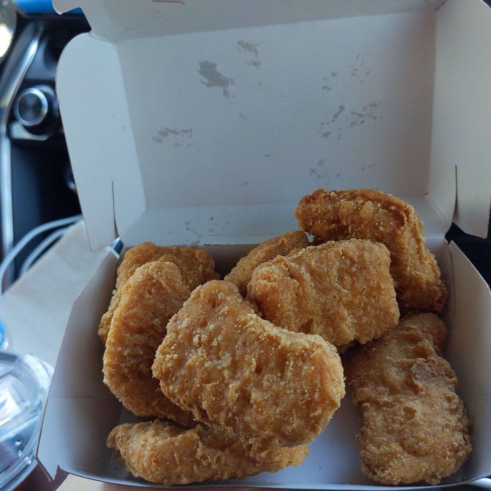 a box of fried chicken nuggies