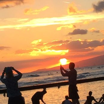 Kuhio Beach Park - Sunset at the beach. - Parks Near Me - Honolulu, Hawaii Kuhio Beach Park - Sunset at the beach. - Parks Near Me - Honolulu, Hawaii