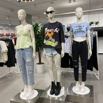 H&M - Men's Clothing Near Me - Chicago, Illinois