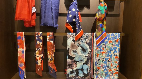 C H Carolina Herrera