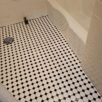 Ponchos Painting - a black and white bathroom - Painters Near Me Ponchos Painting - a black and white bathroom - Painters Near Me
