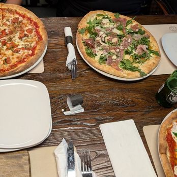 Pizza E Birra - Custom pizza with sausage, sauce, mozzarella; prosciutto and fig pizza; margherita pizza - Pizza Near Me - Middletown, New York