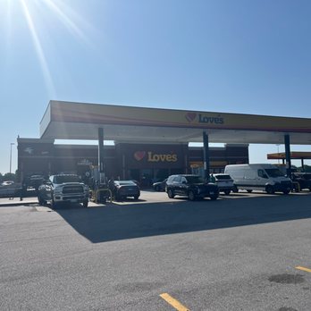 Love's Travel Stop - Convenience Stores Near Me - Monmouth, Illinois Love's Travel Stop - Convenience Stores Near Me - Monmouth, Illinois