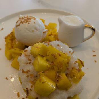 Mango Mango Dessert - Mango Sticky Rice - Juice Bars & Smoothies Near Me - Honolulu, Hawaii