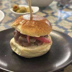 Lambuzo - Tuna slider