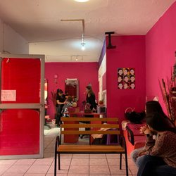 Estética Unisex Vicky - View from the waiting area