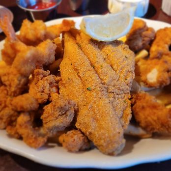 Pappadeaux Seafood Kitchen - Sampler Platter - Seafood Near Me - Houston, Texas