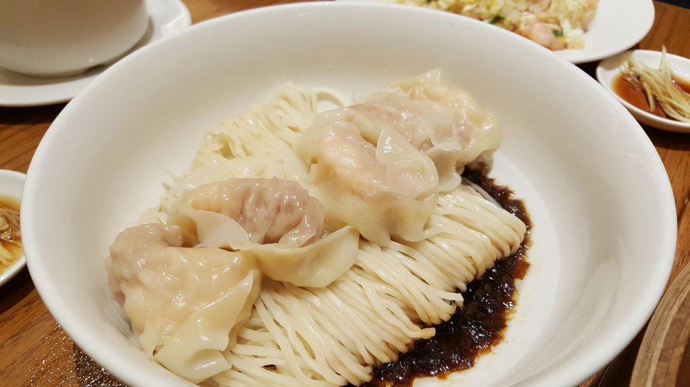 Eksterior Din Tai Fung di Skyavenue Resorts, tampak ramai dan menggugah selera