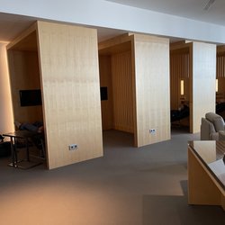 Air Canada Maple Leaf Lounge