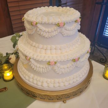 Mad Batter Bakery and Confections - Wedding cake - Donuts Near Me - Saint Charles, Illinois