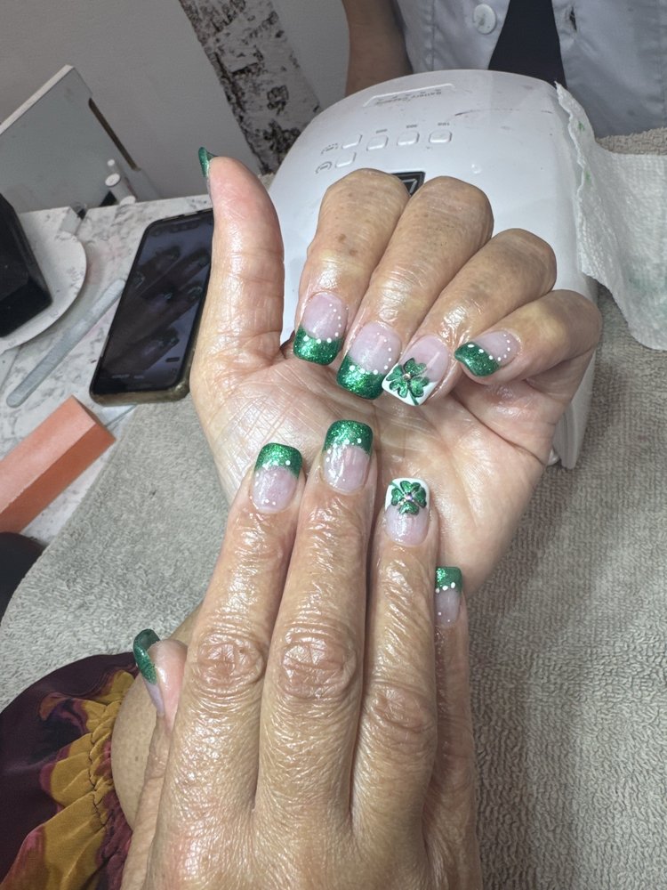 FM Nails Logo