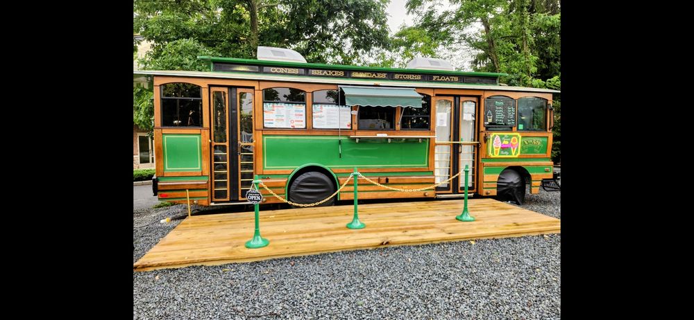 The Pocono Icecream Trolley Logo