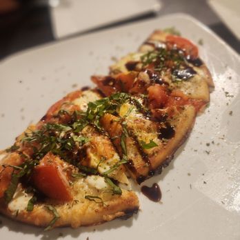 Sedona Taphouse - Margarita Flatbread - American Near Me - Mamaroneck, New York Sedona Taphouse - Margarita Flatbread - American Near Me - Mamaroneck, New York