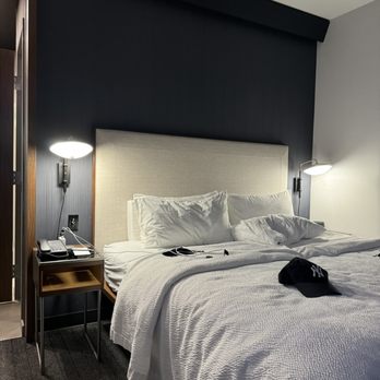 Courtyard by Marriott Fresno Clovis - dec 11, 2023 - loved the accent wall and the headboard. Aesthetics are def 10/10! - Hotels Near Me - Clovis, California