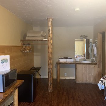 Chinook Winds Lodge - Hotels Near Me - Dubois, Wyoming Chinook Winds Lodge - Hotels Near Me - Dubois, Wyoming