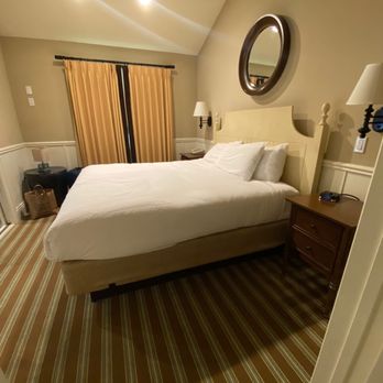 Lighthouse Lodge & Cottages - Hotels Near Me - Pacific Grove, California
