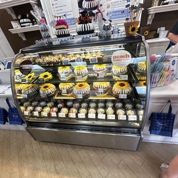 Nothing Bundt Cakes - Bakeries Near Me - Winter Park, Florida