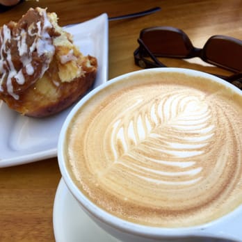 Lofty Coffee - Cinnamon roll and caramel latte - Cafes Near Me - Solana Beach, California