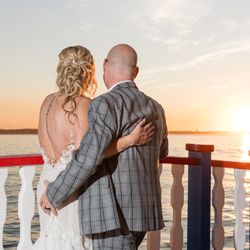 The River Queen - Sailing into the sunset with a River Queen wedding.