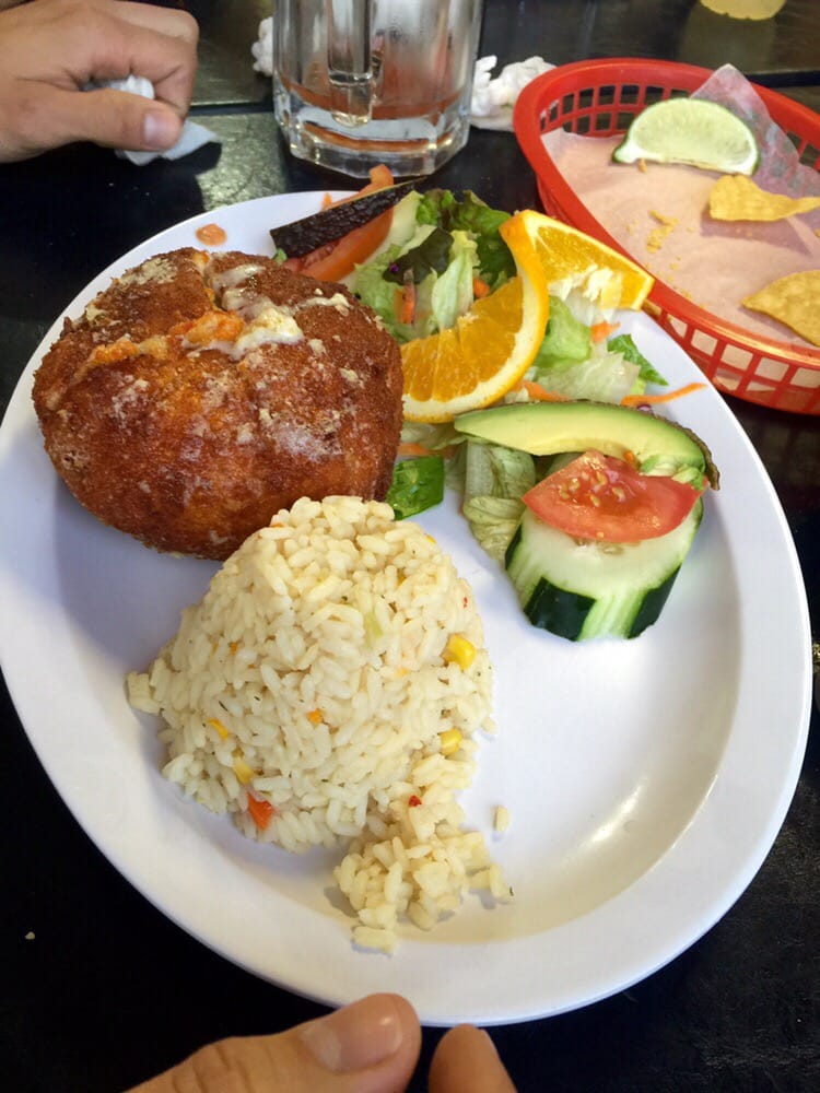 Mariscos El Nayarita Logo