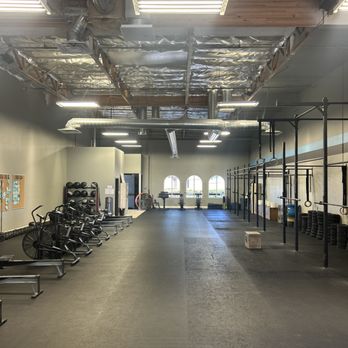 Driven Strength and Conditioning - Clean and organized gym - Trainers Near Me - Temecula, California