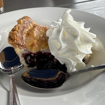 Bar Harbor Lobster Bakes - Excellent I had to try the Maine blueberry pie. The crust was perfection. Perfectly sweet. - Seafood Near Me - Bar Harbor, Maine