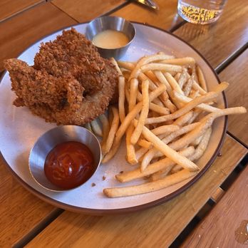 Earls Kitchen + Bar - New American Near Me - Nashville, Tennessee Earls Kitchen + Bar - New American Near Me - Nashville, Tennessee
