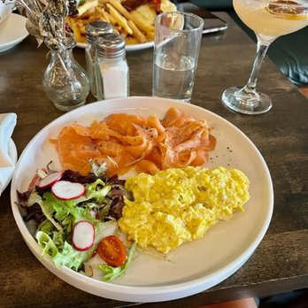 Avoca - Smoked salmon and scrambled eggs - Pubs Near Me - New York, New York Avoca - Smoked salmon and scrambled eggs - Pubs Near Me - New York, New York